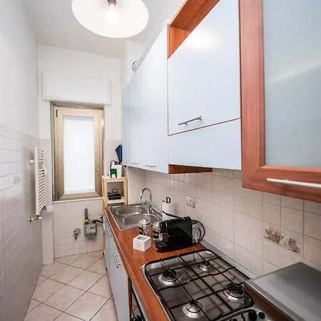 Metro 4 - Grazioso Bilocale Accogliente Daire Milano