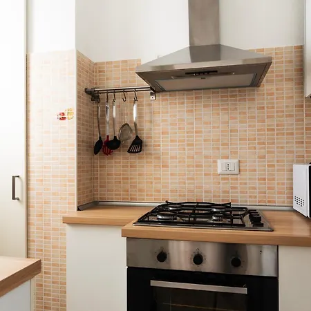 Youhosty - Da Cermenate 12