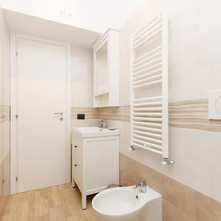 Bacio Di Velluto Vicino Metro Milaan