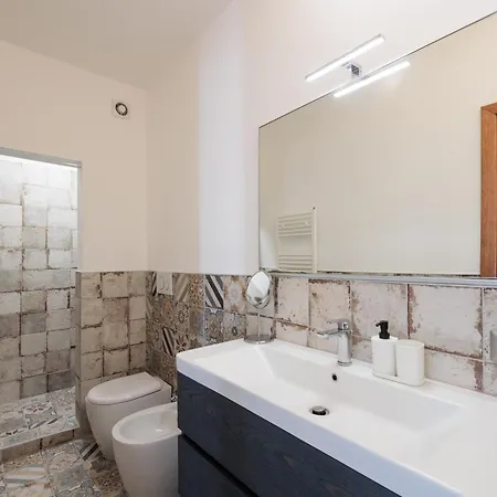 Urban House - Darsena Navigli Center Mediolan