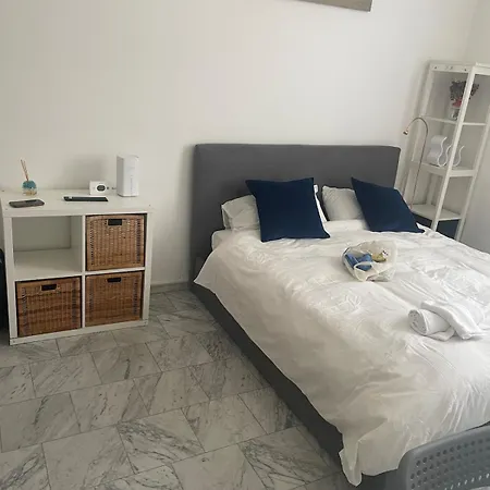 Charming In The Center *