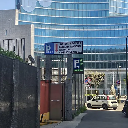 Bilocale Moderno Isola-garibaldi, 4 Posti, Wifi Veloce, Metro A 2 Minuti 아파트