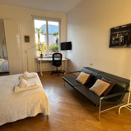 Penthouse 5 Minutes From Duomo アパート ミラノ