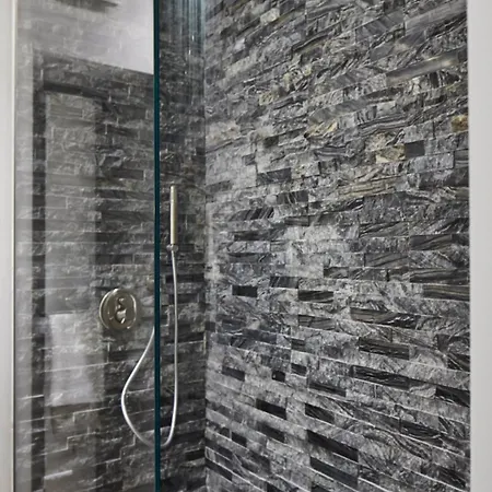 Luxury Design Downtown - Free Parking Apartment