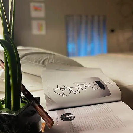 Luxury Art & Chromotherapy Downtown - Free Parking Милан