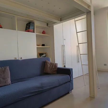 Youhosty - Navigli View Apartman