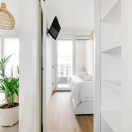 Certosa District - Modern Flat & Free Box Parking