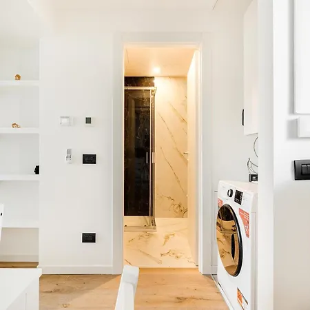 Certosa District - Modern Flat & Free Box Parking 아파트