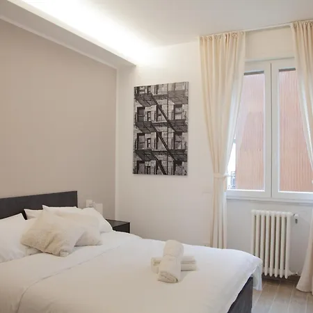 Luxury San Siro Apartment, 5 Min Metro, Balcony & Fast Wifi * Milano