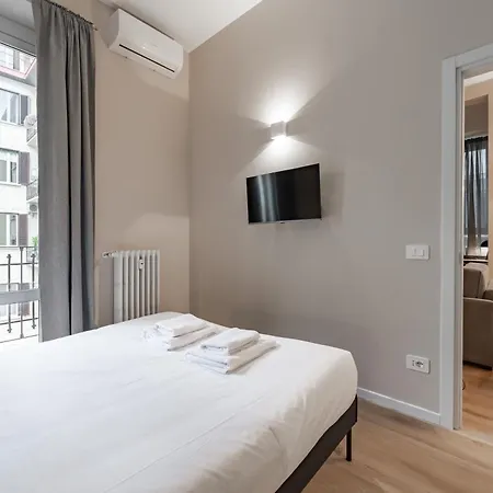 5' From Station, Elegance And Class Apartment Mailand