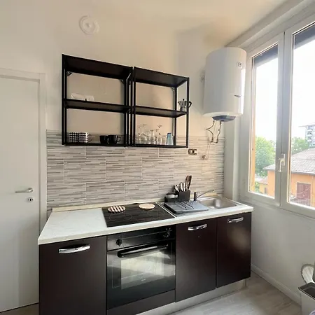 New Flat Naviglio アパート