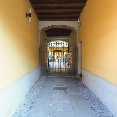 Modern Loft Just A Few Steps From Corso アパート ミラノ