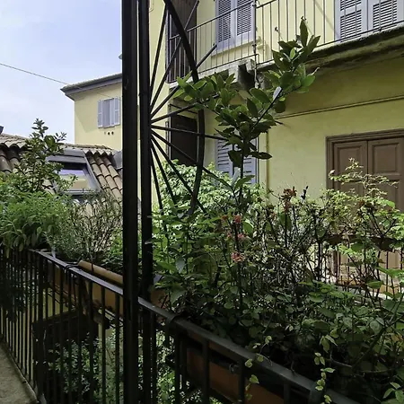 Navigli Canal View * Milão