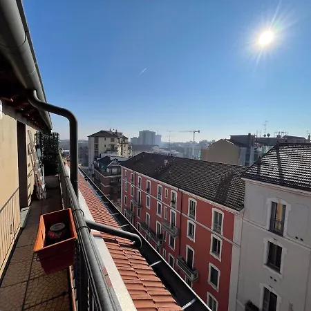 The Urban Nest 2, Spacious, Wifi And Near The Red Metro