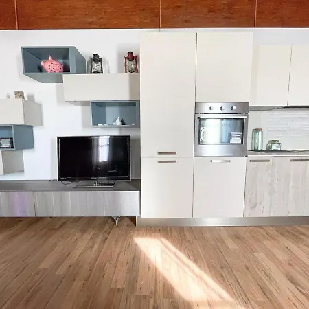 The Urban Nest 2, Spacious, Wifi And Near The Red Metro Apartament *