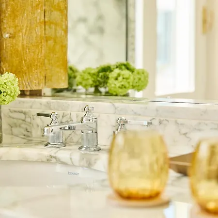 Four Seasons Hotel