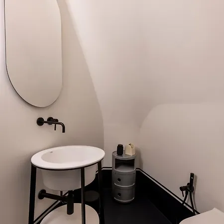 Stunning Cupola Apt-steps From San Babila & Duomo