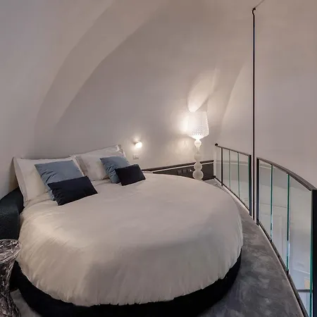 Stunning Cupola Apt-steps From San Babila & Duomo