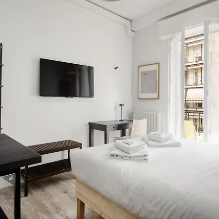 Joivy Stylish Double Near Metro Station Mailand