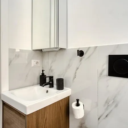 Apartment Joivy Stylish Double Near Metro Station Mailand