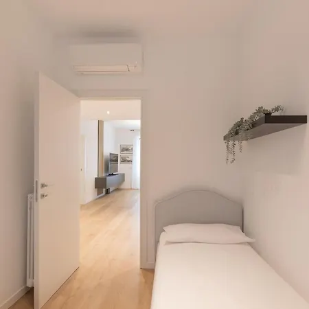 Apartment Cozy And Modern Two Bedrooms Parco Sempione - Mirable Pm