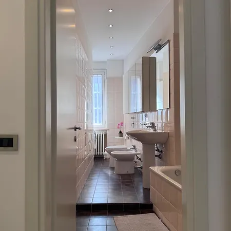 Bright With Balcony In Corso Xxii Marzo *