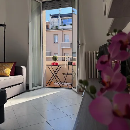 Bright With Balcony In Corso Xxii Marzo Appartamento *