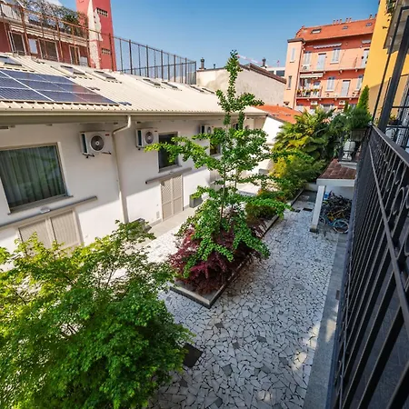 The Milanese Glow - Bocconi Prada Ieo Area