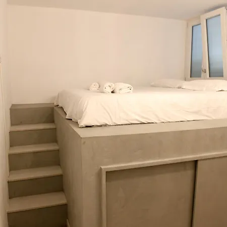 Unique Circus ميلان