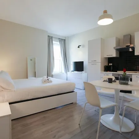 Station Spacious 2br Flat 公寓