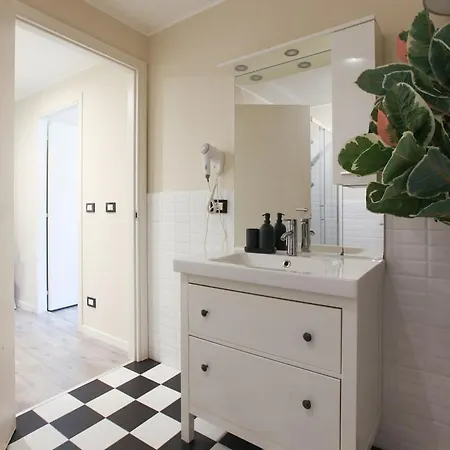 Station Spacious 2br Flat 公寓