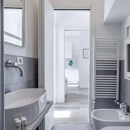 Апартаменты Joivy Sublime Flat With Balcony *