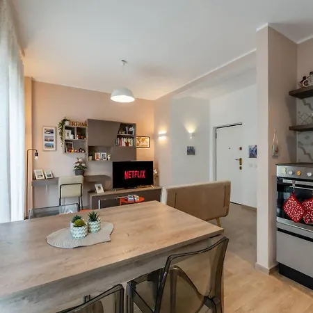 Attico - 2min Metro - Elegante With Ac