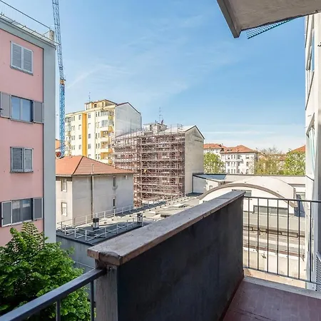 Spacious And Bright In Porta Vittoria