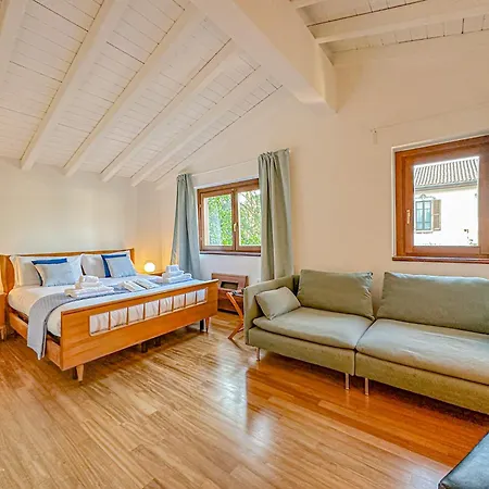 Villa Corelli - Parking And Exclusive Garden *