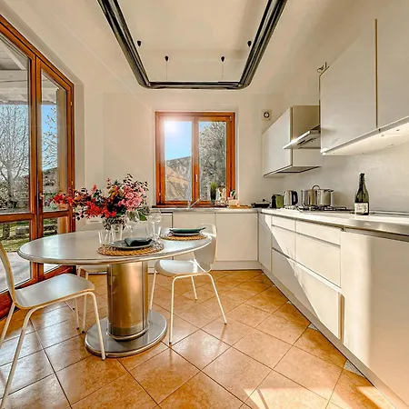 Villa Corelli - Parking And Exclusive Garden