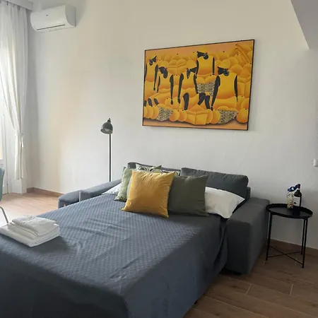 New With Balcony, Isola Bosco Verticale