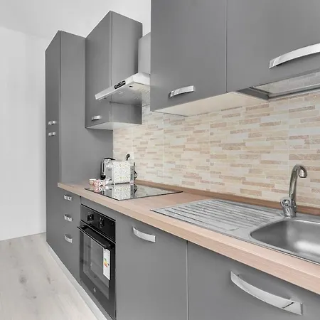 Metro M2 Famagosta-appartamento X5-self Check-in