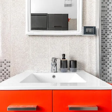 Comodo E Confortevole-sesto Piano Con Vista דירה *