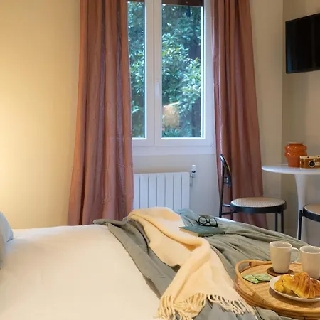 Vitrail - Metro M1 - Rembrandt 45 Appartement