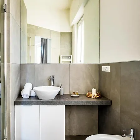 Exclusive 3 Bedrooms Near Duomo Apartment