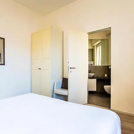 Apartment Exclusive 3 Bedrooms Near Duomo *