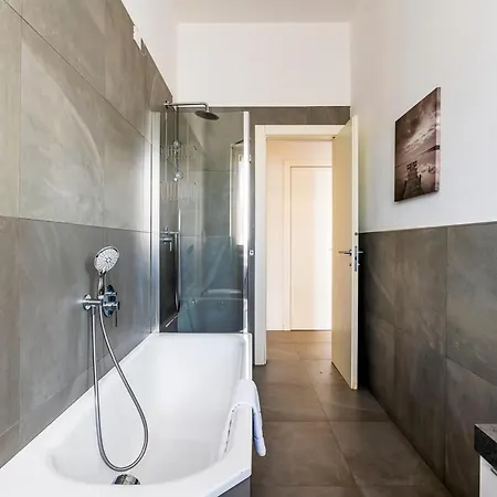 Exclusive 3 Bedrooms Near Duomo Mailand