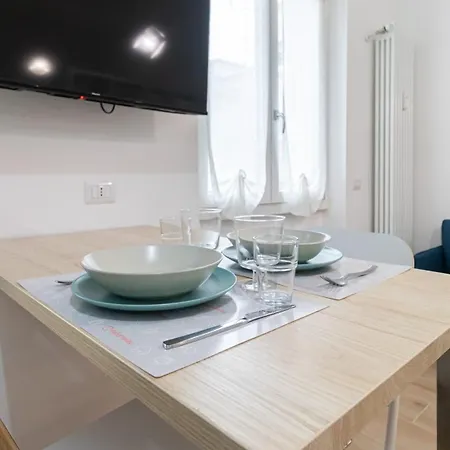 Apartman Italianway Easy - Cambiasi 8 *