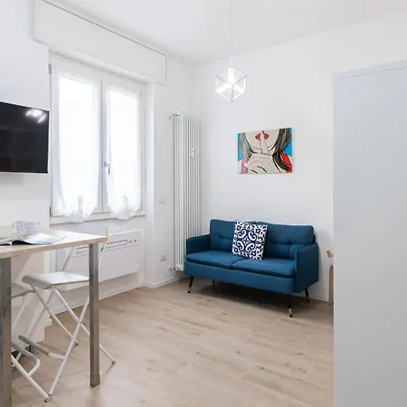 Apartman Italianway Easy - Cambiasi 8 *