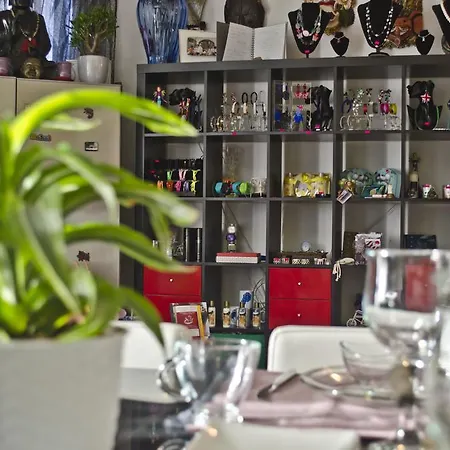 San Siro Fiera Couette-café