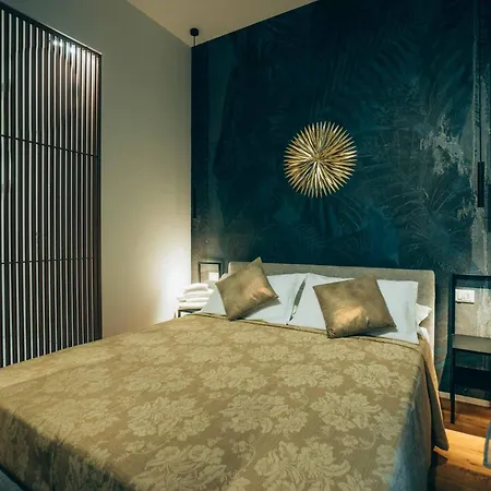 Center Luxury Flat A شقة *