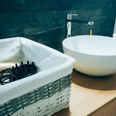 Center Luxury Flat A شقة ميلان