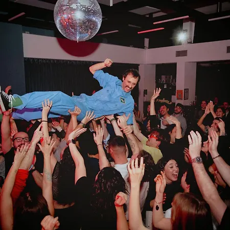 Yellowsquare Albergue