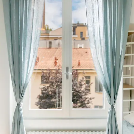 Isola - Bright 2-room With Balcony Apartment Milan